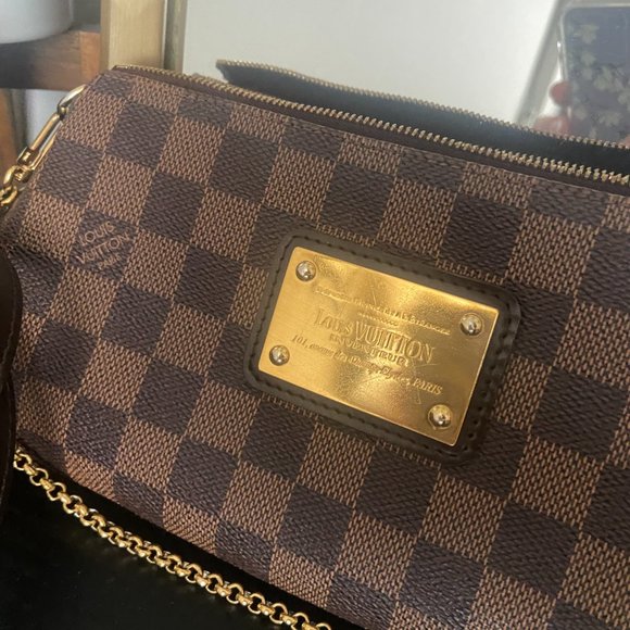 Eva Clutch with Chain and Shoulder Strap - Picture 2 of 8